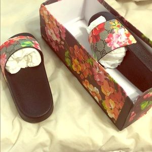 Gucci Bloom Slides 6.5